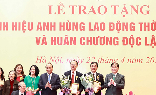 Chủ tịch nước trao danh hiệu Anh hùng Lao động và Huân chương cho nhà khoa học